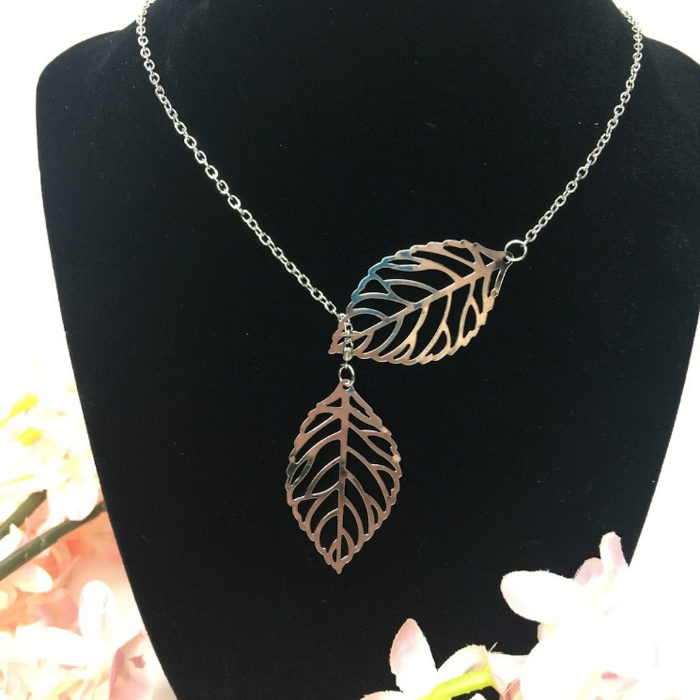 Silver Double Leaf Necklace                     J7